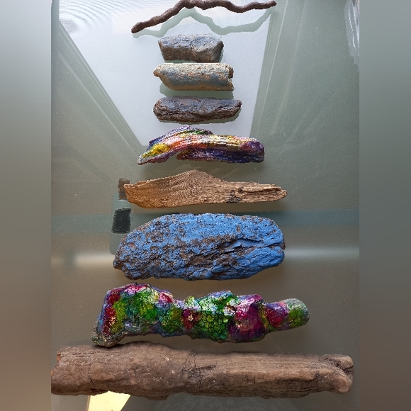 9 pieces of Driftwood - Picture 3 of 3